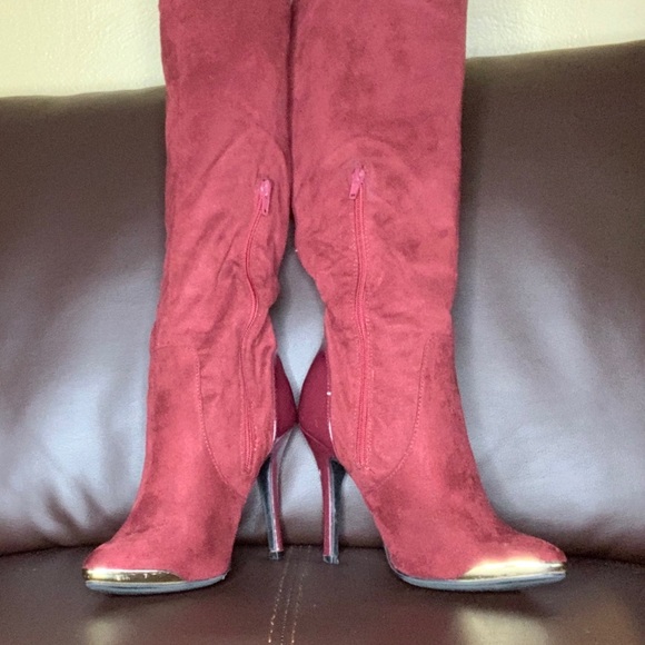 Boot - Picture 2 of 10